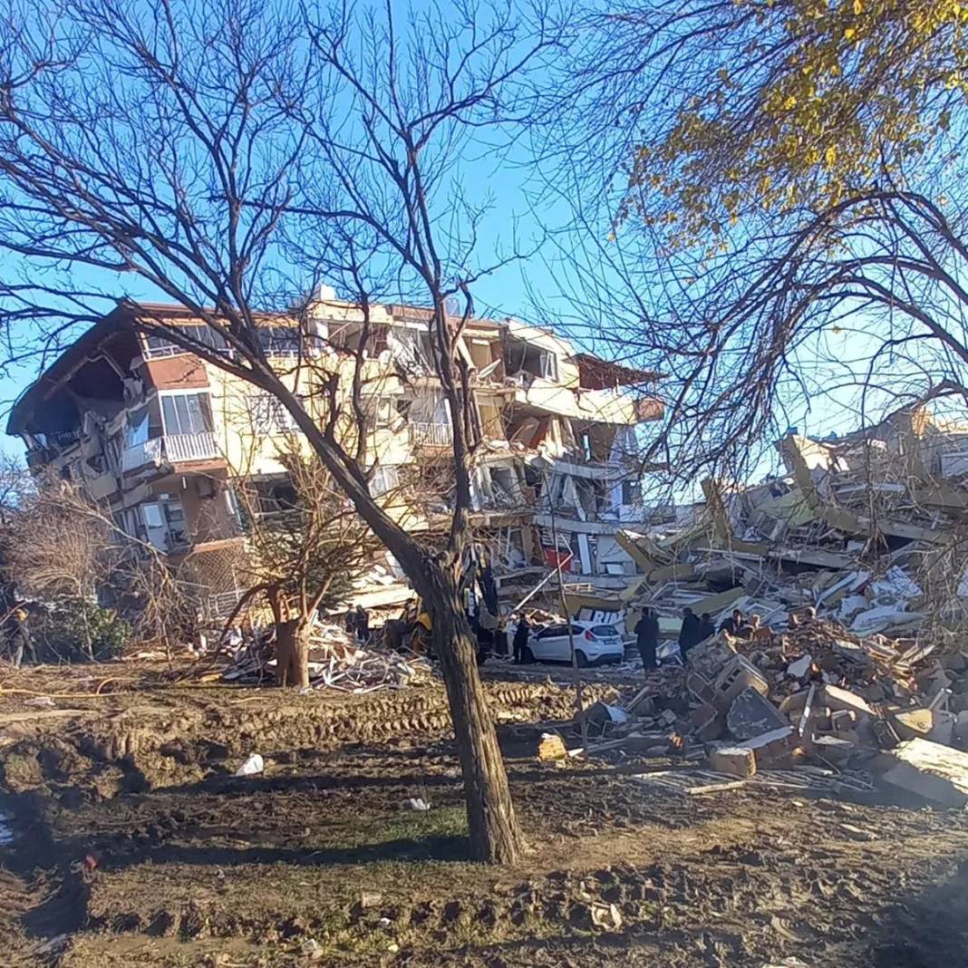 Taliban deprem yardımını poşet içinde teslim etti! İlginç anlar sosyal medyada gündem oldu 1